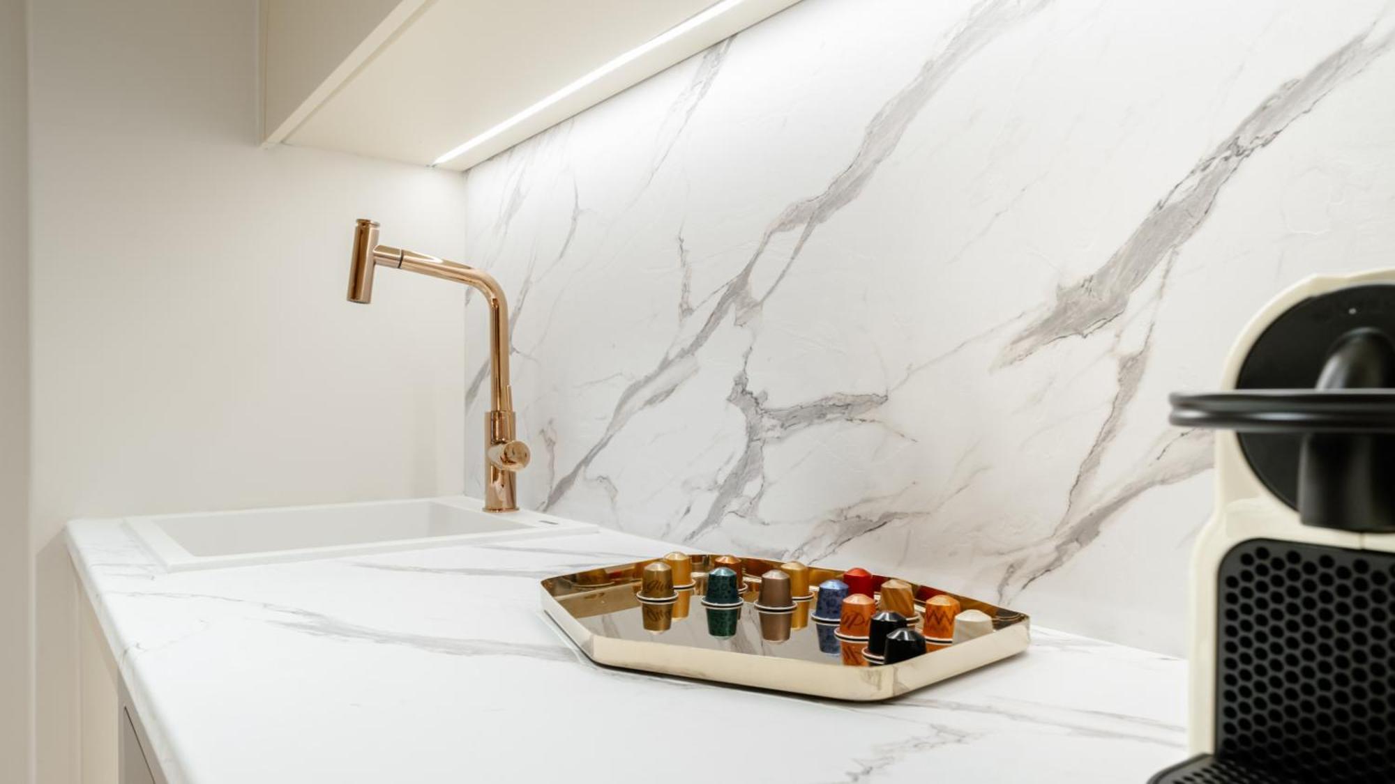 Dion Luxury Suites Athens Ngoại thất bức ảnh